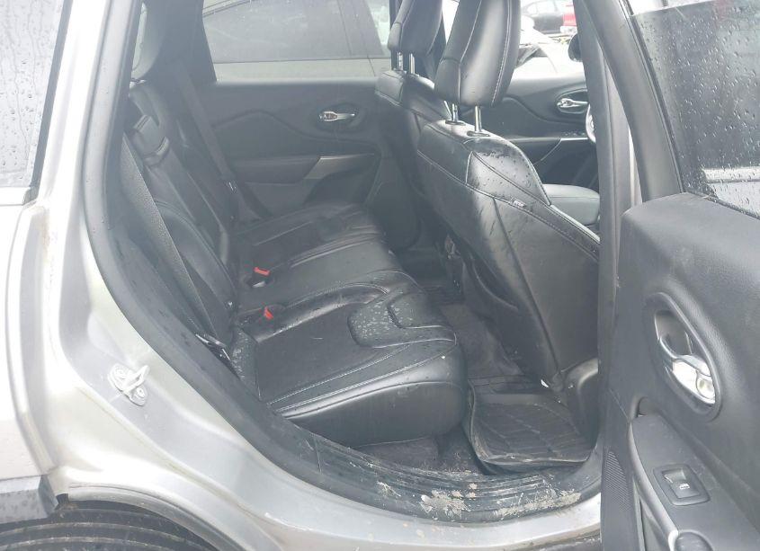 Photo 8 of 2019 Jeep Cherokee LATITUDE PLUS 4X4 (VIN 1C4PJMLB1KD181119)