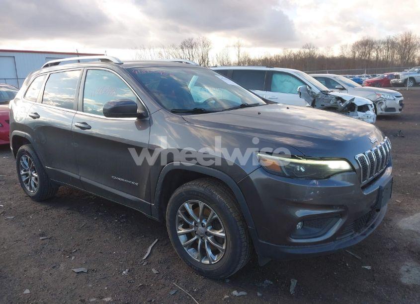 2019 Jeep Cherokee LATITUDE PLUS 4X4 (VIN 1C4PJMLB1KD311884) main photo