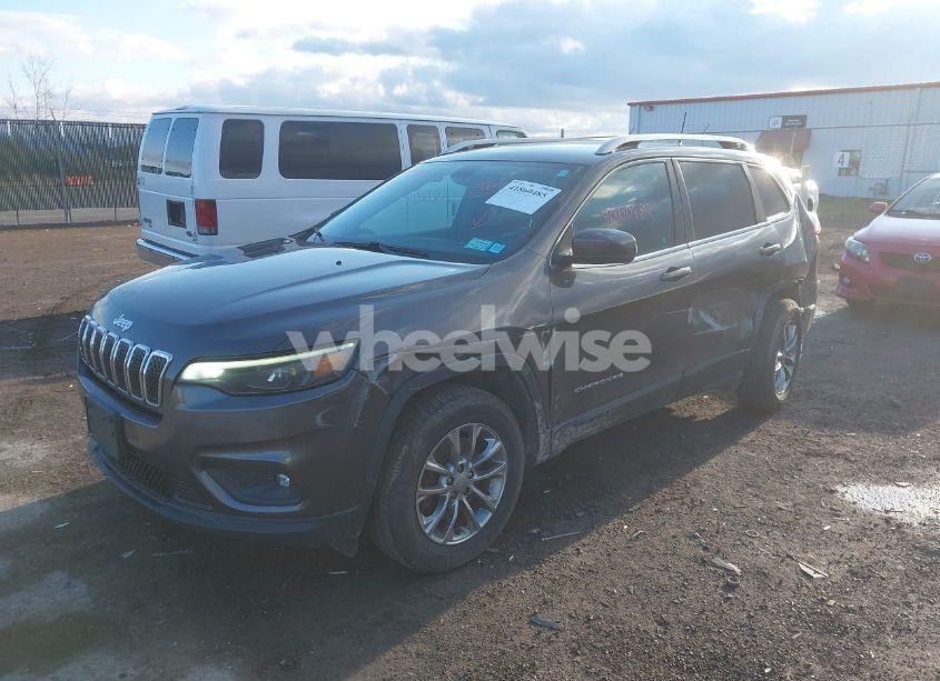 Photo 2 of 2019 Jeep Cherokee LATITUDE PLUS 4X4 (VIN 1C4PJMLB1KD311884)