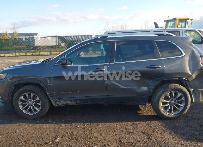 Photo 6 of 2019 Jeep Cherokee LATITUDE PLUS 4X4 (VIN 1C4PJMLB1KD311884)
