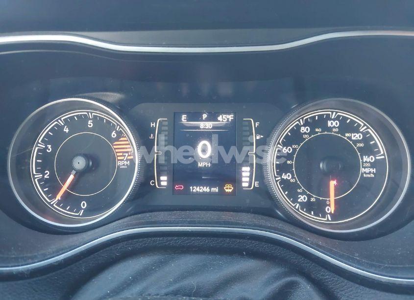 Photo 7 of 2019 Jeep Cherokee LATITUDE PLUS 4X4 (VIN 1C4PJMLB1KD311884)