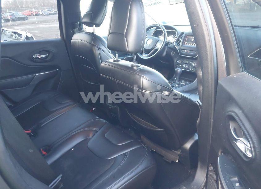 Photo 8 of 2019 Jeep Cherokee LATITUDE PLUS 4X4 (VIN 1C4PJMLB1KD311884)