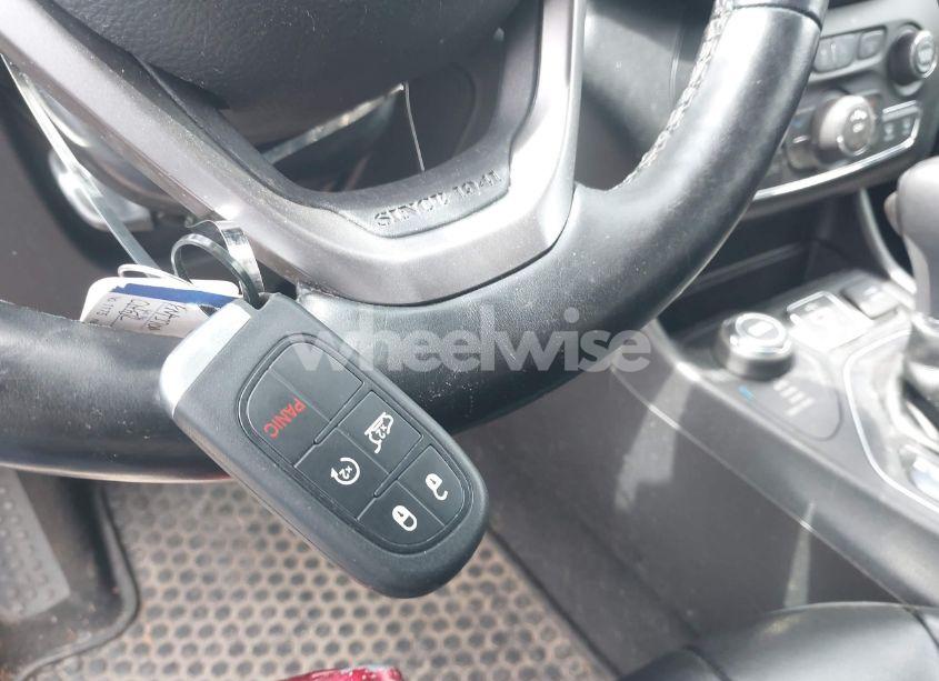 Photo 11 of 2020 Jeep Cherokee LATITUDE PLUS 4X4 (VIN 1C4PJMLB1LD569548)