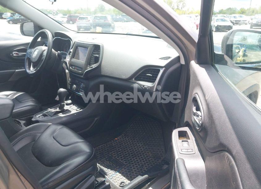 Photo 5 of 2020 Jeep Cherokee LATITUDE PLUS 4X4 (VIN 1C4PJMLB1LD569548)