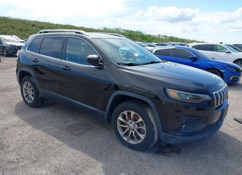2019 Jeep Cherokee LATITUDE PLUS 4X4 (VIN 1C4PJMLB2KD174910) main photo
