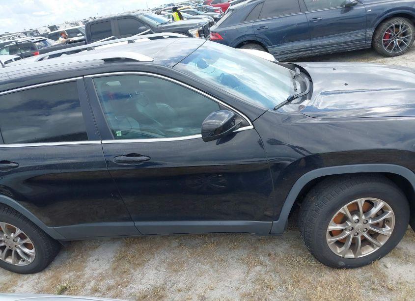 Photo 13 of 2019 Jeep Cherokee LATITUDE PLUS 4X4 (VIN 1C4PJMLB2KD174910)