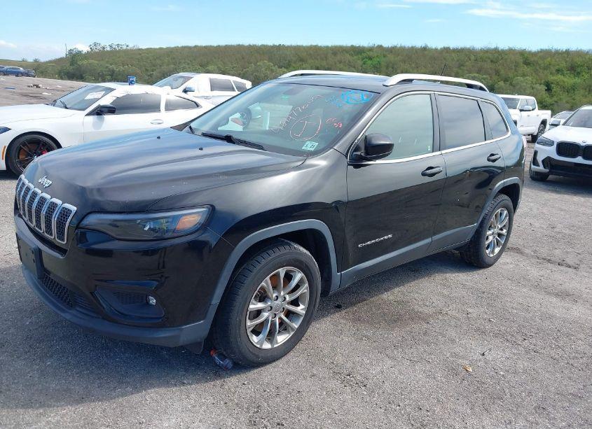 Photo 2 of 2019 Jeep Cherokee LATITUDE PLUS 4X4 (VIN 1C4PJMLB2KD174910)