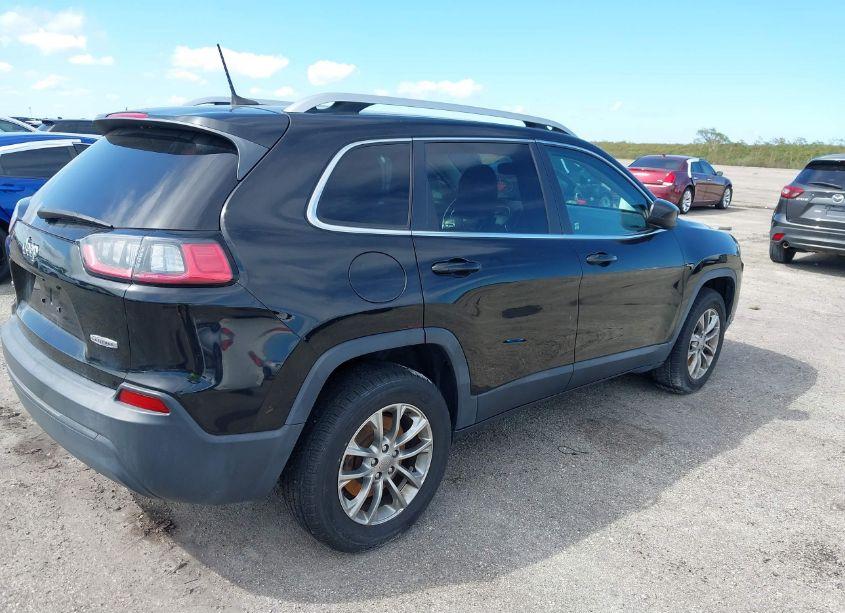 Photo 4 of 2019 Jeep Cherokee LATITUDE PLUS 4X4 (VIN 1C4PJMLB2KD174910)