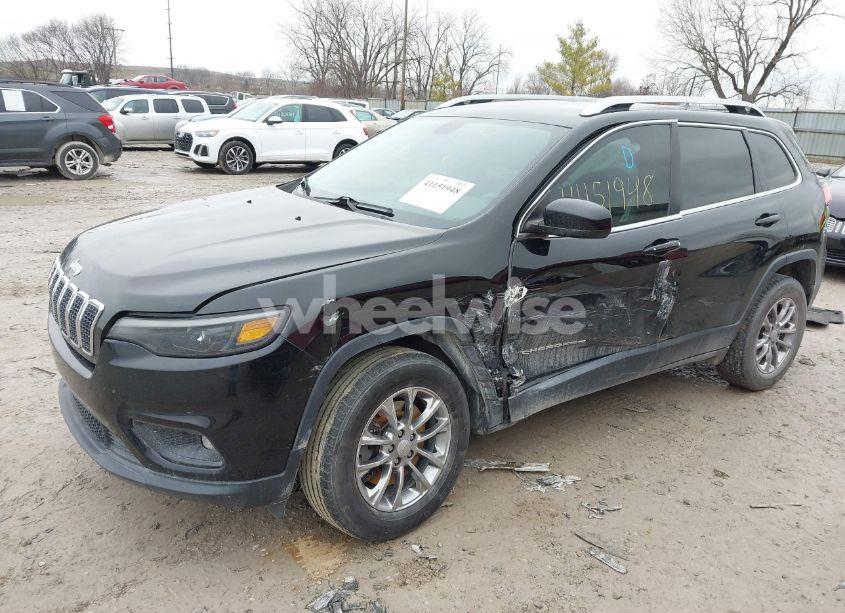 Photo 2 of 2019 Jeep Cherokee LATITUDE PLUS 4X4 (VIN 1C4PJMLB2KD211471)