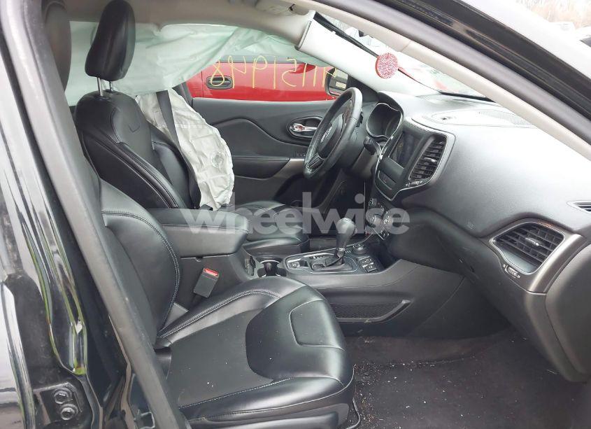 Photo 5 of 2019 Jeep Cherokee LATITUDE PLUS 4X4 (VIN 1C4PJMLB2KD211471)