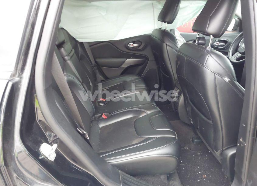 Photo 8 of 2019 Jeep Cherokee LATITUDE PLUS 4X4 (VIN 1C4PJMLB2KD211471)