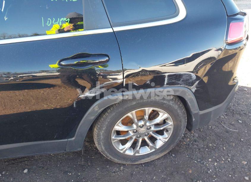 Photo 19 of 2019 Jeep Cherokee LATITUDE PLUS 4X4 (VIN 1C4PJMLB2KD261304)