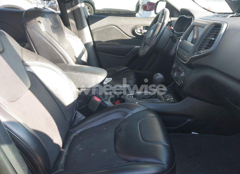 Photo 5 of 2019 Jeep Cherokee LATITUDE PLUS 4X4 (VIN 1C4PJMLB2KD261304)