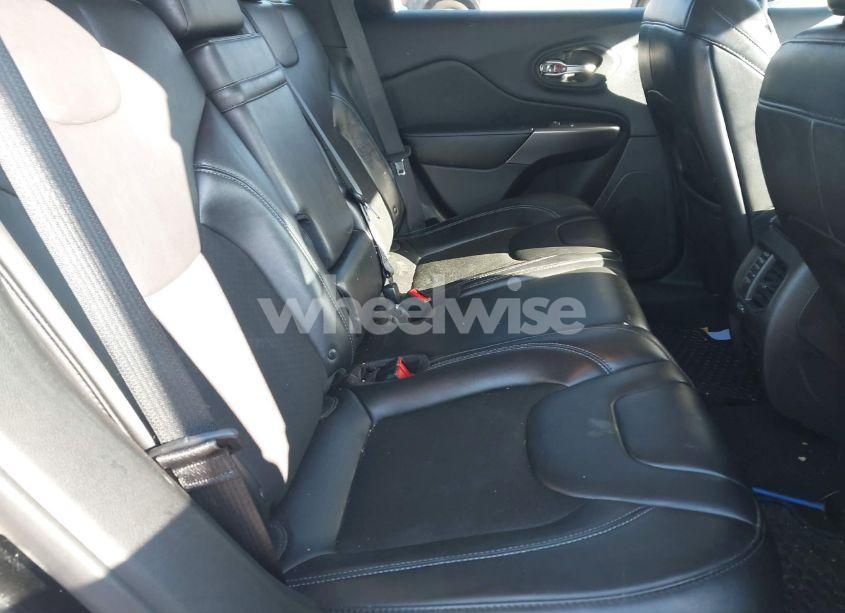 Photo 8 of 2019 Jeep Cherokee LATITUDE PLUS 4X4 (VIN 1C4PJMLB2KD261304)