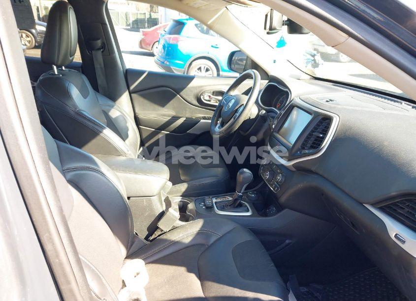 Photo 5 of 2018 Jeep Cherokee LATITUDE PLUS 4X4 (VIN 1C4PJMLB3JD571203)