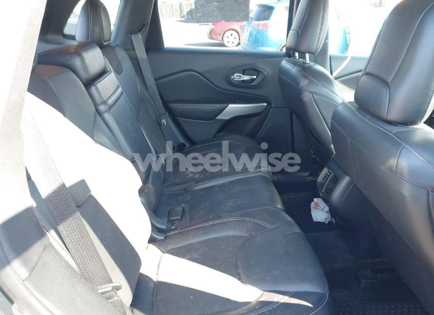 Photo 8 of 2018 Jeep Cherokee LATITUDE PLUS 4X4 (VIN 1C4PJMLB3JD571203)