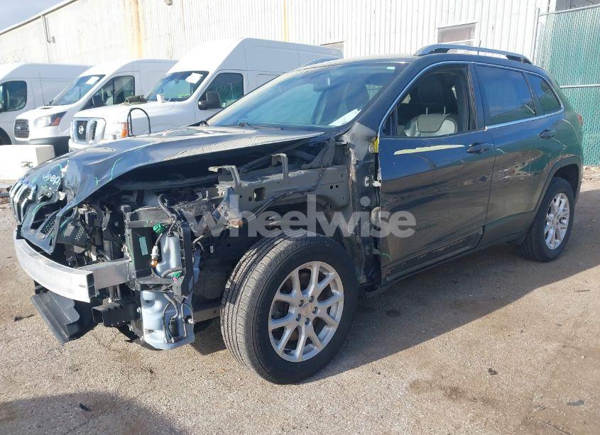 Photo 2 of 2018 Jeep Cherokee LATITUDE PLUS 4X4 (VIN 1C4PJMLB3JD601512)