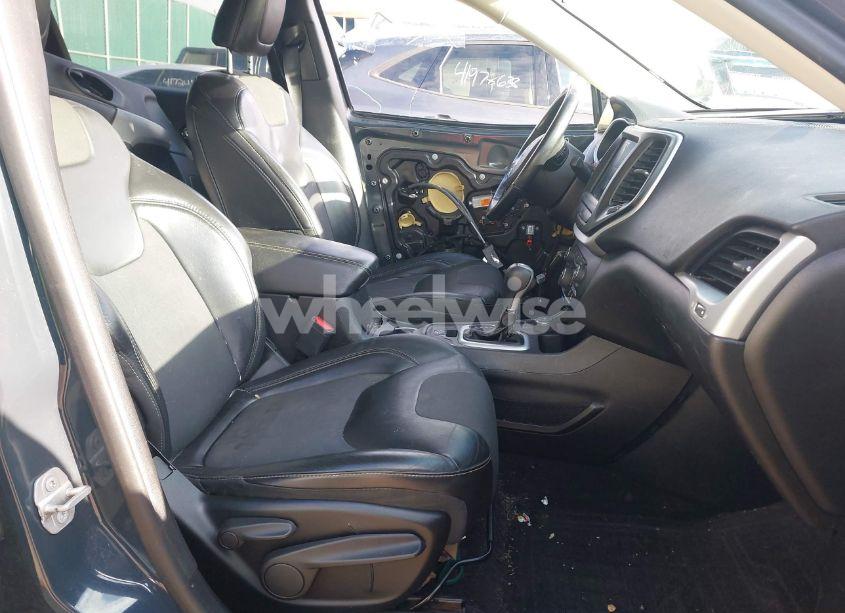 Photo 5 of 2018 Jeep Cherokee LATITUDE PLUS 4X4 (VIN 1C4PJMLB3JD601512)