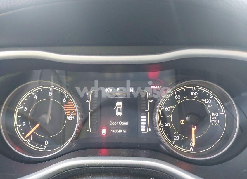 Photo 7 of 2018 Jeep Cherokee LATITUDE PLUS 4X4 (VIN 1C4PJMLB3JD601512)