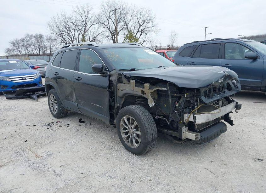 2019 Jeep Cherokee LATITUDE PLUS 4X4 (VIN 1C4PJMLB3KD139843) main photo