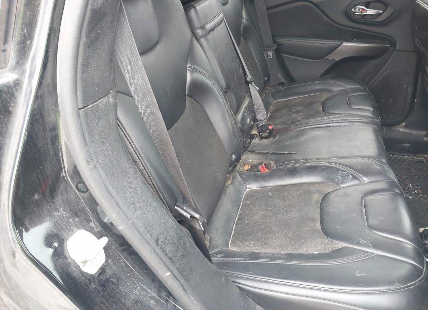 Photo 8 of 2019 Jeep Cherokee LATITUDE PLUS 4X4 (VIN 1C4PJMLB3KD139843)