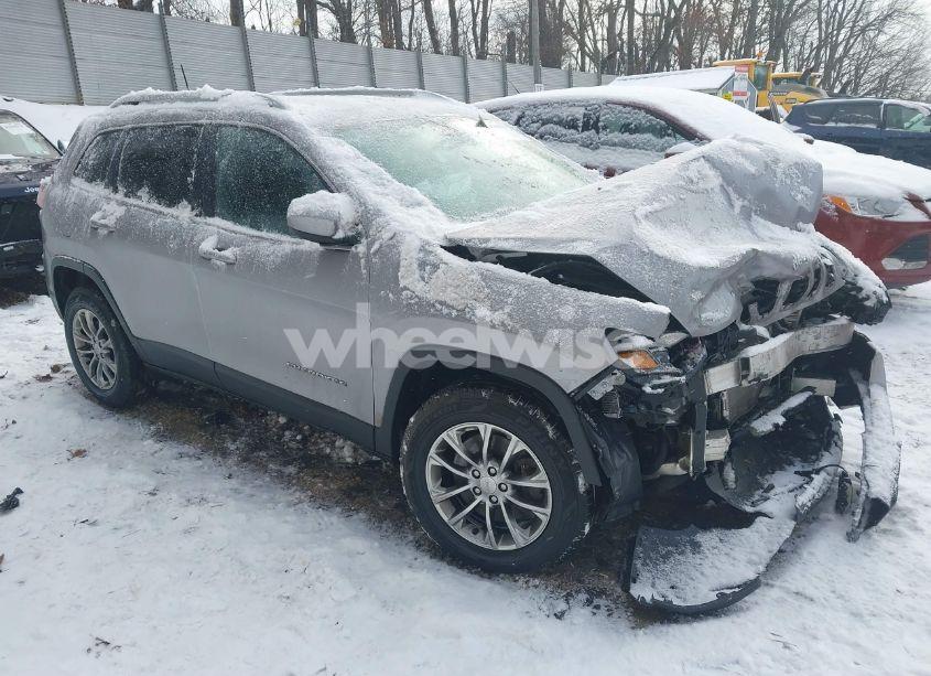 2019 Jeep Cherokee LATITUDE PLUS 4X4 (VIN 1C4PJMLB3KD173054) main photo