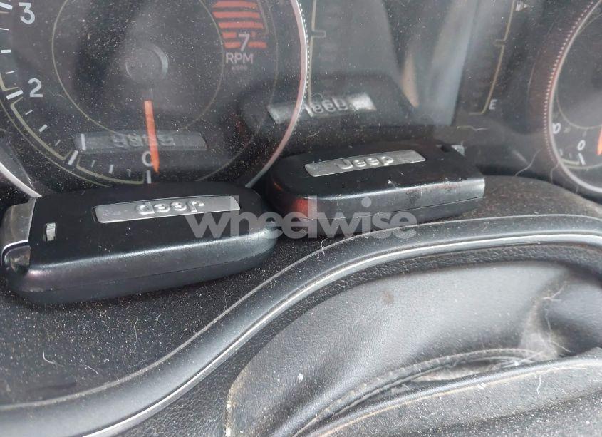 Photo 11 of 2019 Jeep Cherokee LATITUDE PLUS 4X4 (VIN 1C4PJMLB3KD173054)