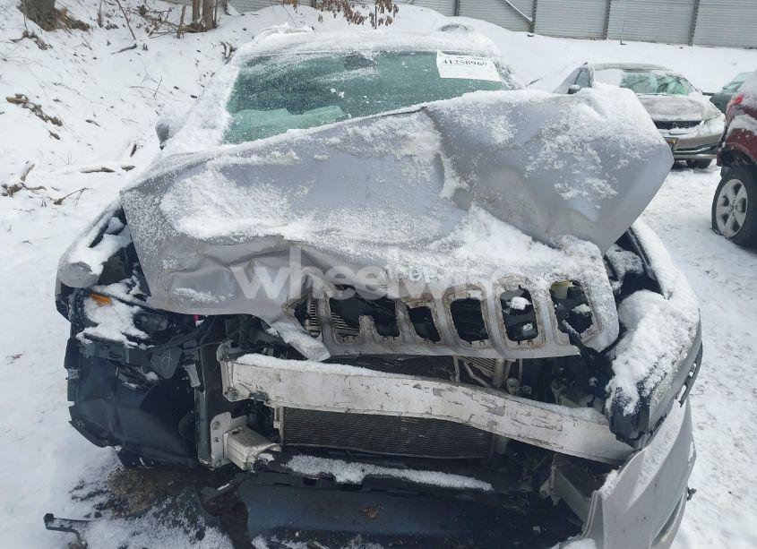 Photo 12 of 2019 Jeep Cherokee LATITUDE PLUS 4X4 (VIN 1C4PJMLB3KD173054)