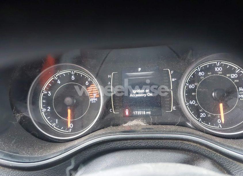 Photo 7 of 2019 Jeep Cherokee LATITUDE PLUS 4X4 (VIN 1C4PJMLB3KD173054)