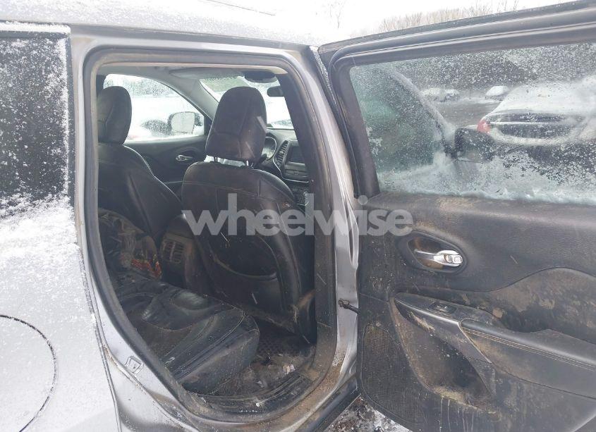 Photo 8 of 2019 Jeep Cherokee LATITUDE PLUS 4X4 (VIN 1C4PJMLB3KD173054)