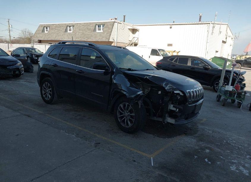 2019 Jeep Cherokee LATITUDE PLUS 4X4 (VIN 1C4PJMLB3KD213424) main photo