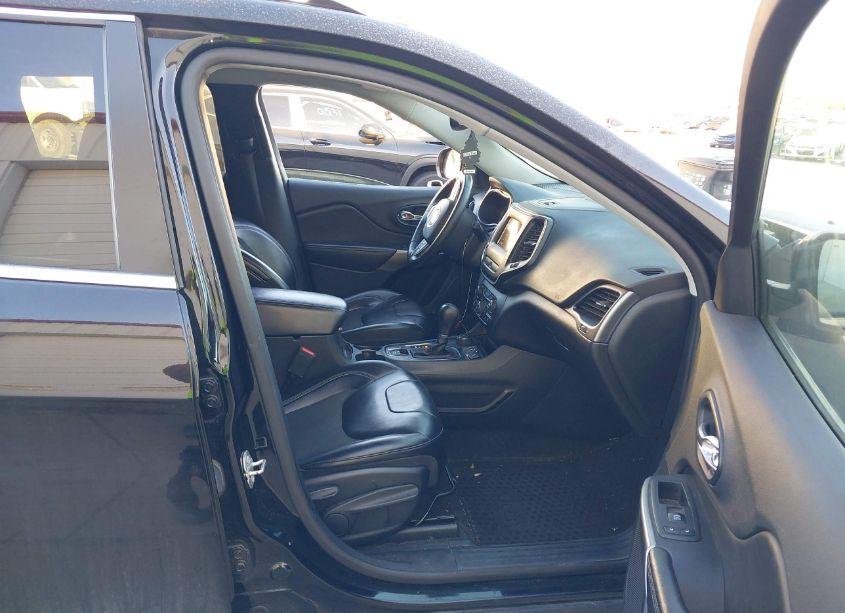 Photo 5 of 2019 Jeep Cherokee LATITUDE PLUS 4X4 (VIN 1C4PJMLB3KD213424)