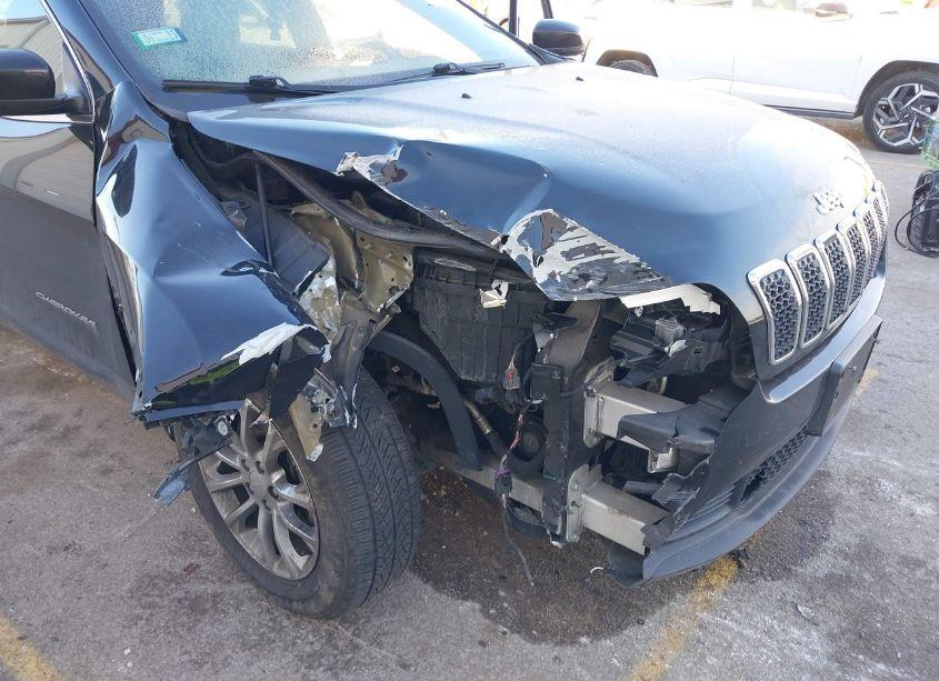 Photo 6 of 2019 Jeep Cherokee LATITUDE PLUS 4X4 (VIN 1C4PJMLB3KD213424)