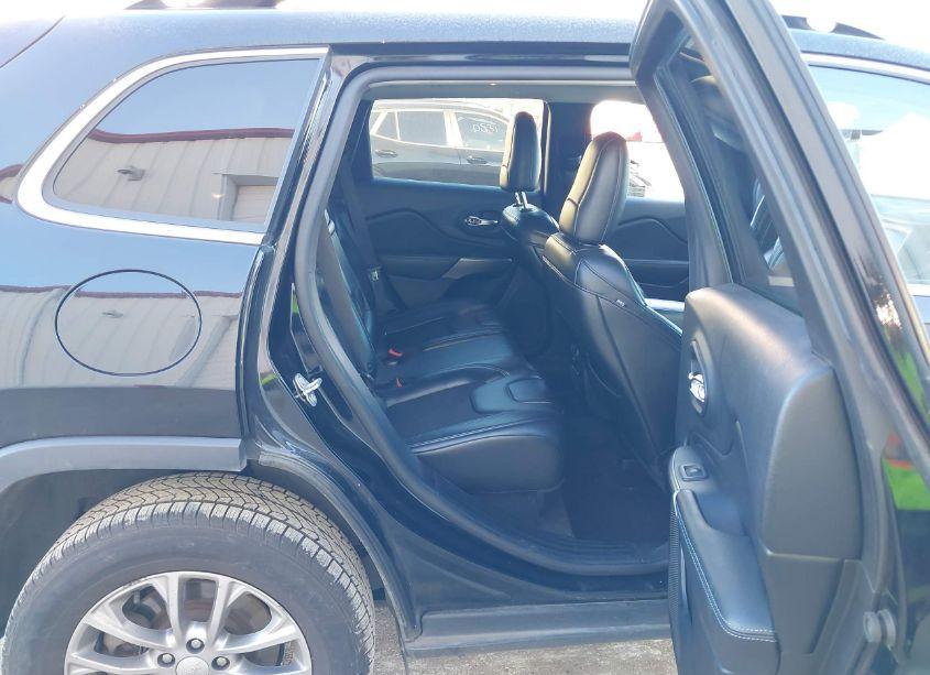 Photo 8 of 2019 Jeep Cherokee LATITUDE PLUS 4X4 (VIN 1C4PJMLB3KD213424)