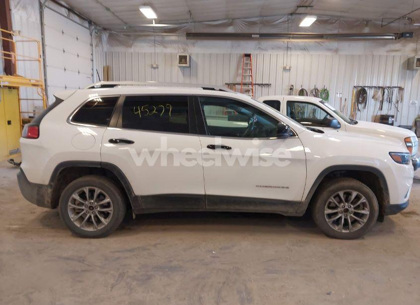 Photo 13 of 2019 Jeep Cherokee LATITUDE PLUS 4X4 (VIN 1C4PJMLB3KD214119)
