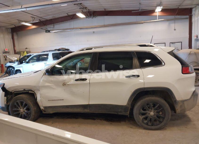 Photo 14 of 2019 Jeep Cherokee LATITUDE PLUS 4X4 (VIN 1C4PJMLB3KD214119)