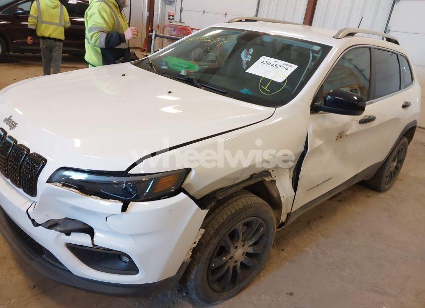 Photo 2 of 2019 Jeep Cherokee LATITUDE PLUS 4X4 (VIN 1C4PJMLB3KD214119)