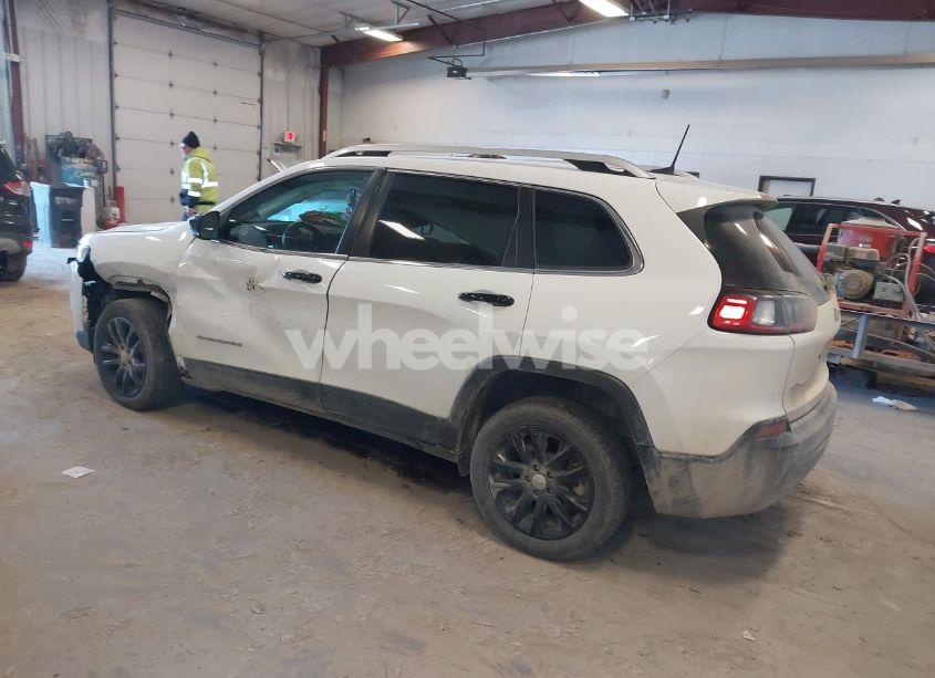 Photo 3 of 2019 Jeep Cherokee LATITUDE PLUS 4X4 (VIN 1C4PJMLB3KD214119)