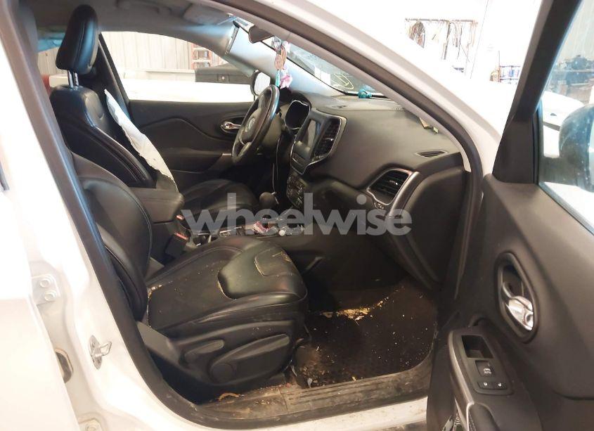 Photo 5 of 2019 Jeep Cherokee LATITUDE PLUS 4X4 (VIN 1C4PJMLB3KD214119)