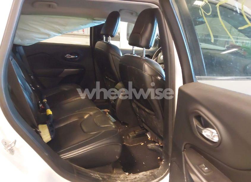 Photo 8 of 2019 Jeep Cherokee LATITUDE PLUS 4X4 (VIN 1C4PJMLB3KD214119)