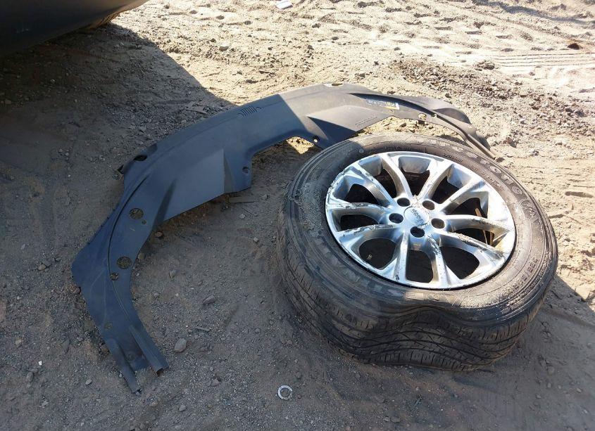 Photo 12 of 2019 Jeep Cherokee LATITUDE PLUS 4X4 (VIN 1C4PJMLB3KD254863)