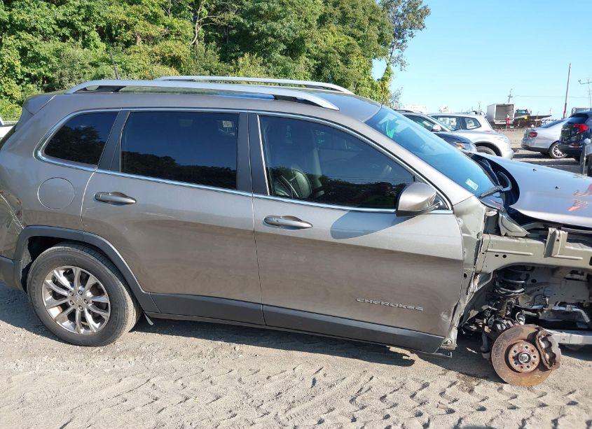 Photo 14 of 2019 Jeep Cherokee LATITUDE PLUS 4X4 (VIN 1C4PJMLB3KD254863)