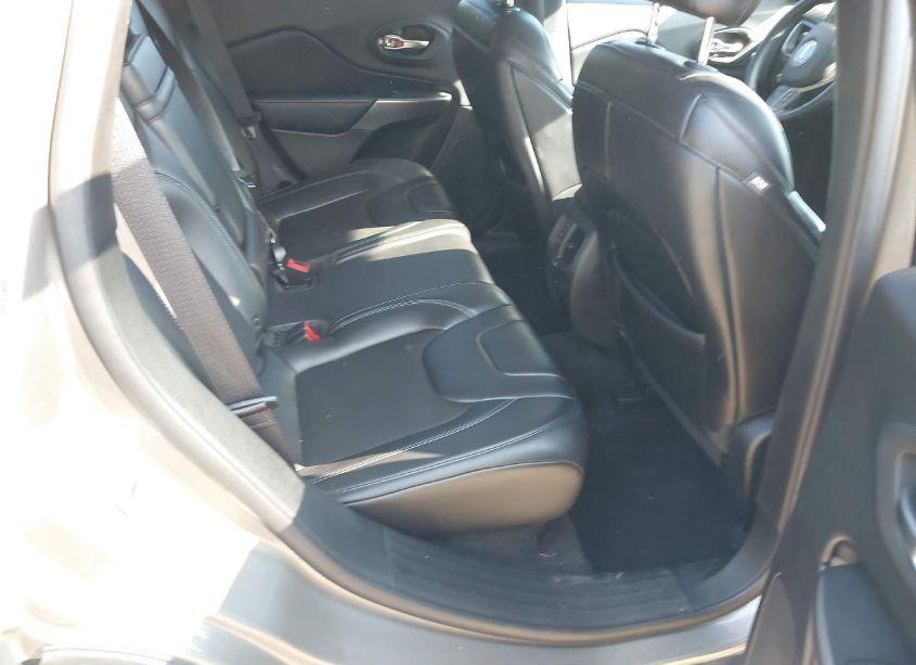 Photo 8 of 2019 Jeep Cherokee LATITUDE PLUS 4X4 (VIN 1C4PJMLB3KD254863)