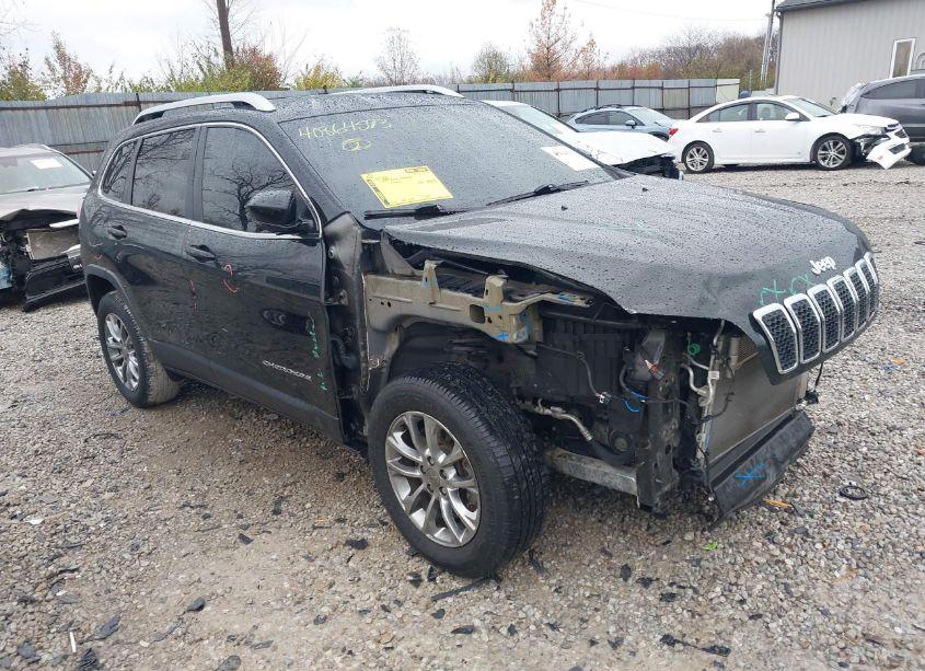 2019 Jeep Cherokee LATITUDE PLUS 4X4 (VIN 1C4PJMLB3KD259741) main photo