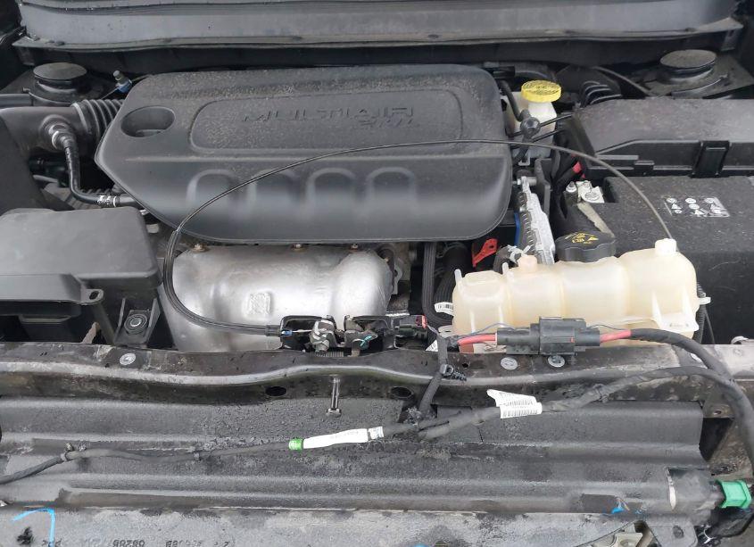 Photo 10 of 2019 Jeep Cherokee LATITUDE PLUS 4X4 (VIN 1C4PJMLB3KD259741)