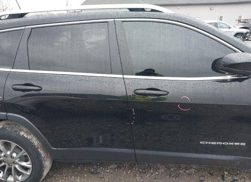 Photo 13 of 2019 Jeep Cherokee LATITUDE PLUS 4X4 (VIN 1C4PJMLB3KD259741)