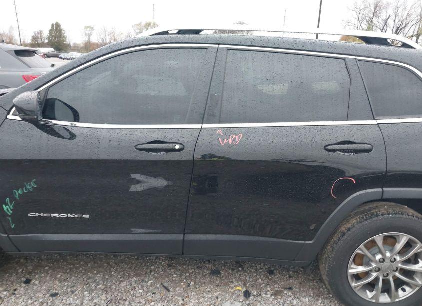 Photo 14 of 2019 Jeep Cherokee LATITUDE PLUS 4X4 (VIN 1C4PJMLB3KD259741)