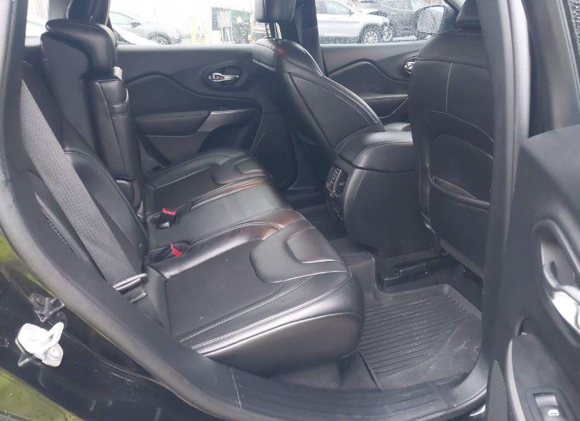 Photo 8 of 2019 Jeep Cherokee LATITUDE PLUS 4X4 (VIN 1C4PJMLB3KD259741)