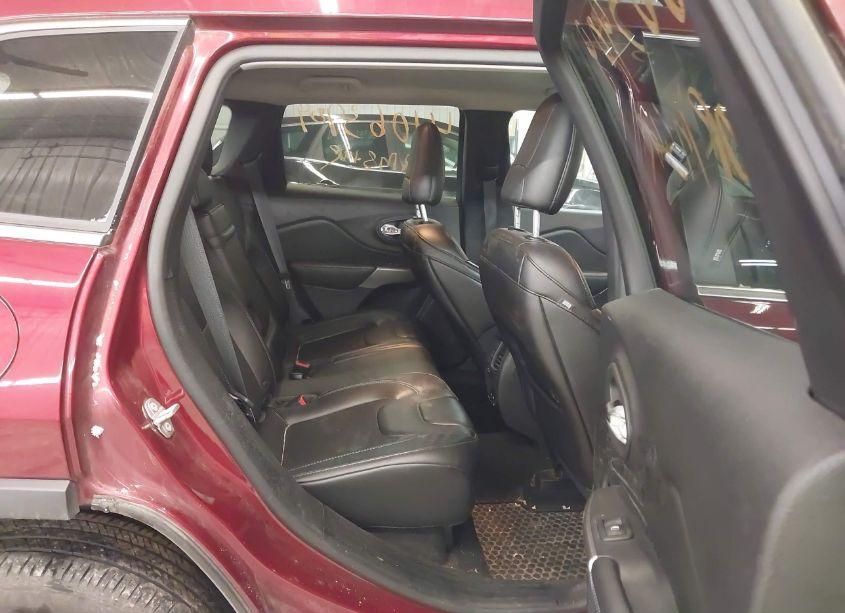 Photo 8 of 2019 Jeep Cherokee LATITUDE PLUS 4X4 (VIN 1C4PJMLB3KD337256)