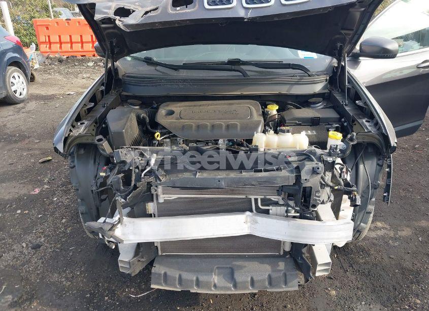 Photo 10 of 2019 Jeep Cherokee LATITUDE PLUS 4X4 (VIN 1C4PJMLB3KD369141)